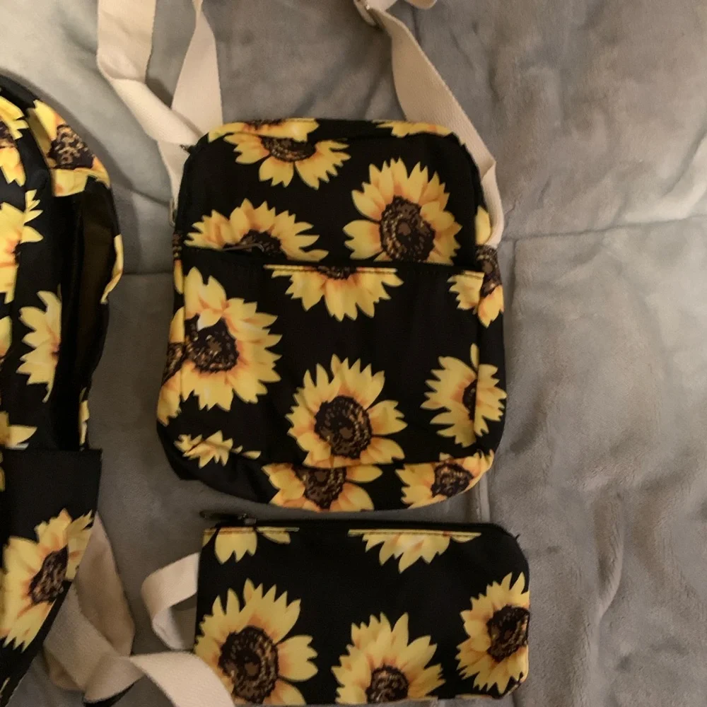 Sunflower Print Backpack Crossbody purse and Accessories Set NWOT - Picture 4 of 8